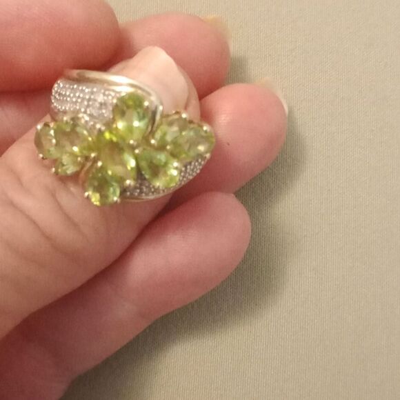 Peridot and Earth mined diamond ring size 8 - Picture 5 of 7